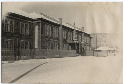 Первая школа в п. Жигалово.